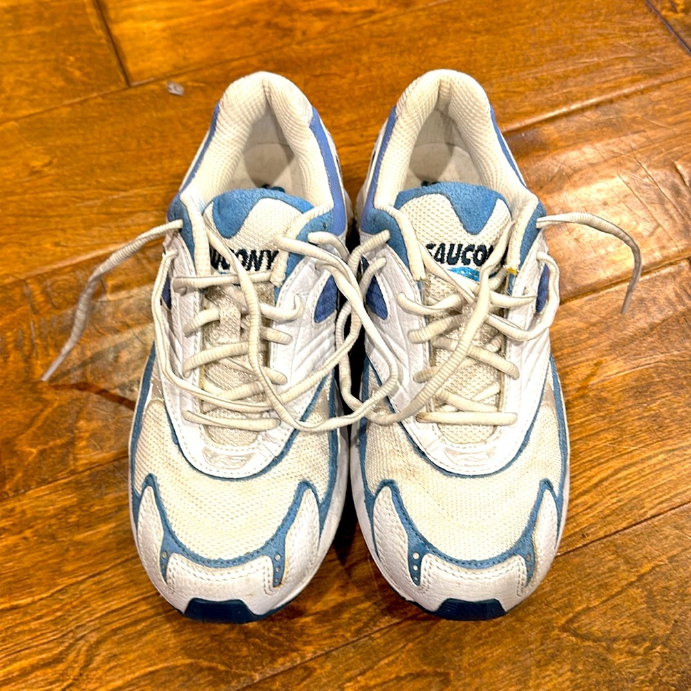Saucony size 8.5 barely worn!